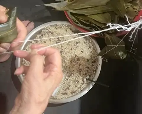 Sichuan-style salt-and-pepper rice dumplings step 0