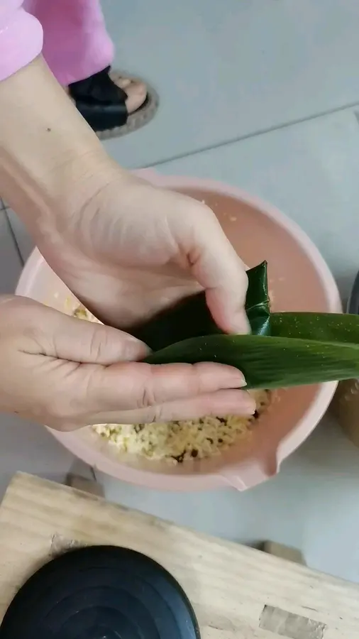 ã€Straw rope wrapping zongzi slow motion detailed tutorialã€‘ step 0