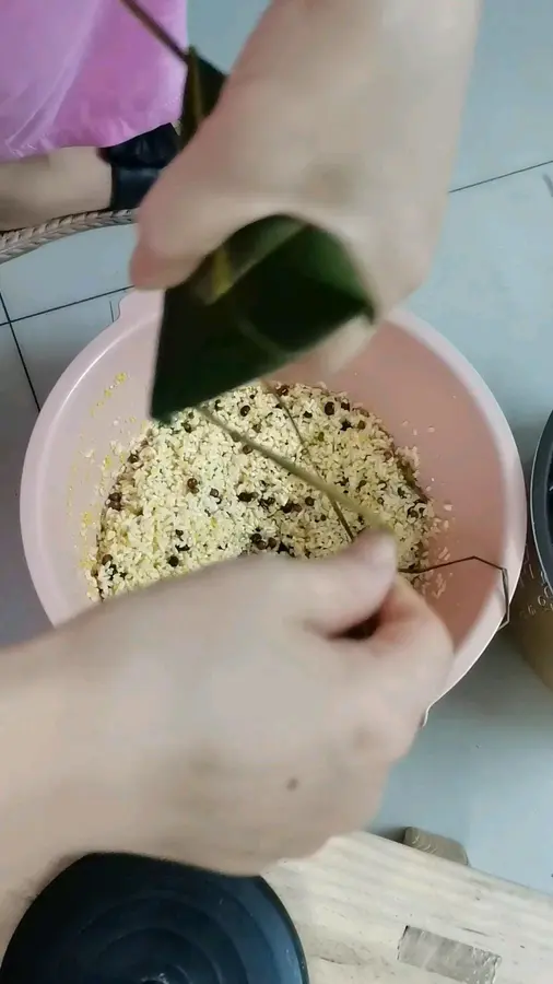 ã€Straw rope wrapping zongzi slow motion detailed tutorialã€‘ step 0