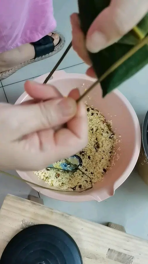 ã€Straw rope wrapping zongzi slow motion detailed tutorialã€‘ step 0