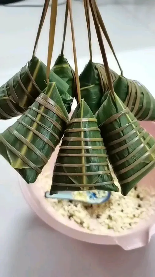 ã€Straw rope wrapping zongzi slow motion detailed tutorialã€‘ step 0