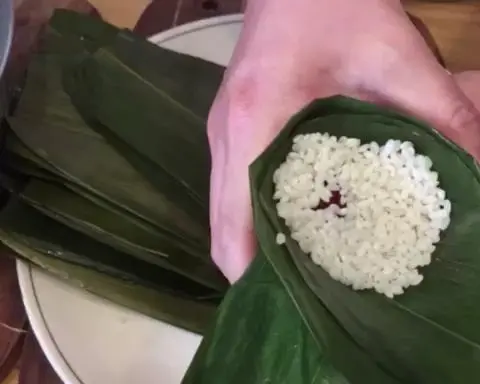 Dragon Boat Festival recipe - wrapping zongzi step 0