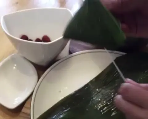 Dragon Boat Festival recipe - wrapping zongzi step 0