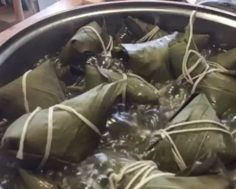 Dragon Boat Festival recipe - wrapping zongzi step 0