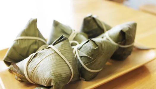 Dragon Boat Festival recipe - wrapping zongzi