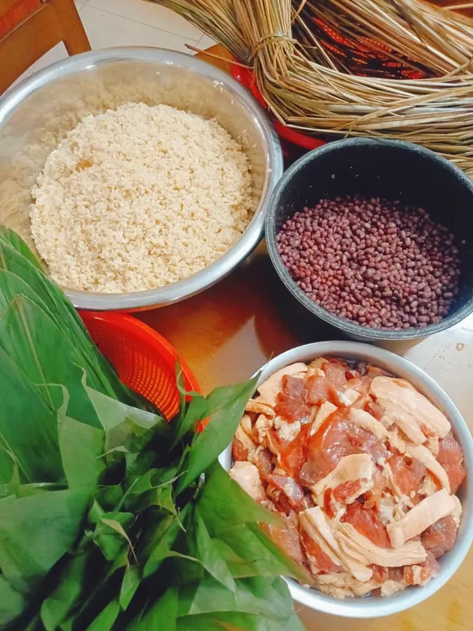 Classic taste, simple and fast, easy to wrap red bean meat dumplings step 0