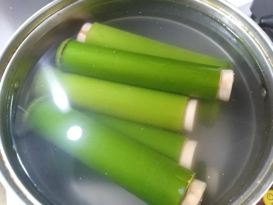 Bamboo tube dumplings step 0