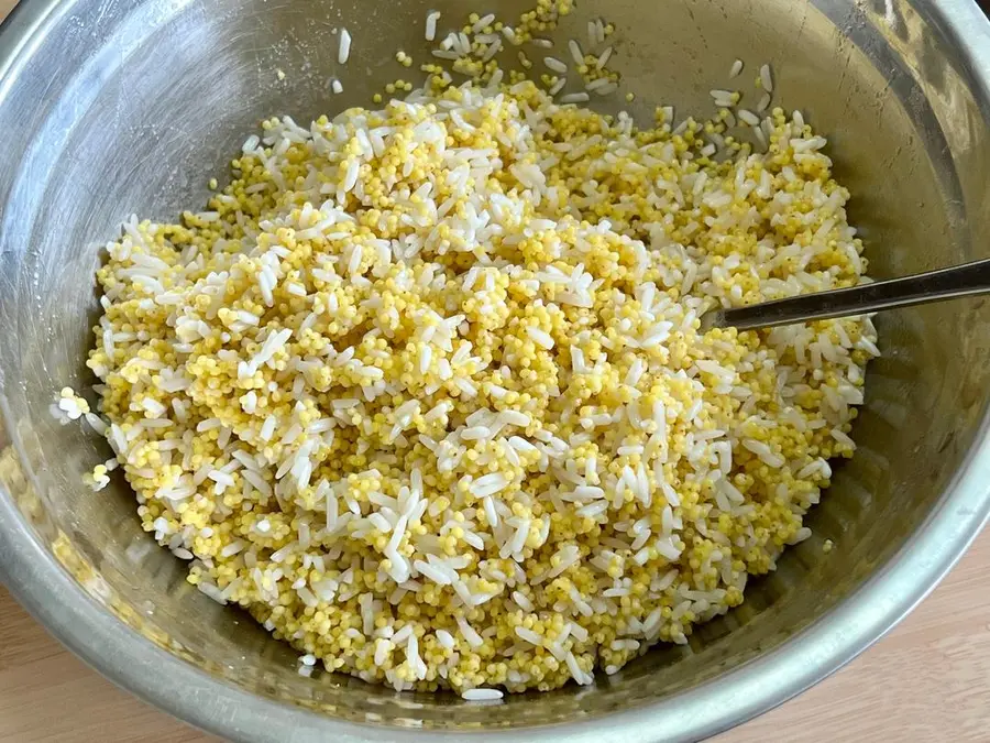 Rhubarb rice and salted pork dumplings step 0