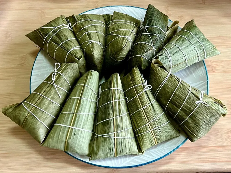 Rhubarb rice and salted pork dumplings step 0