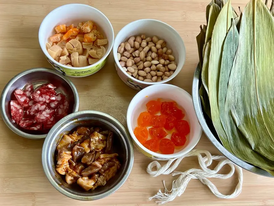 Rhubarb rice and salted pork dumplings step 0