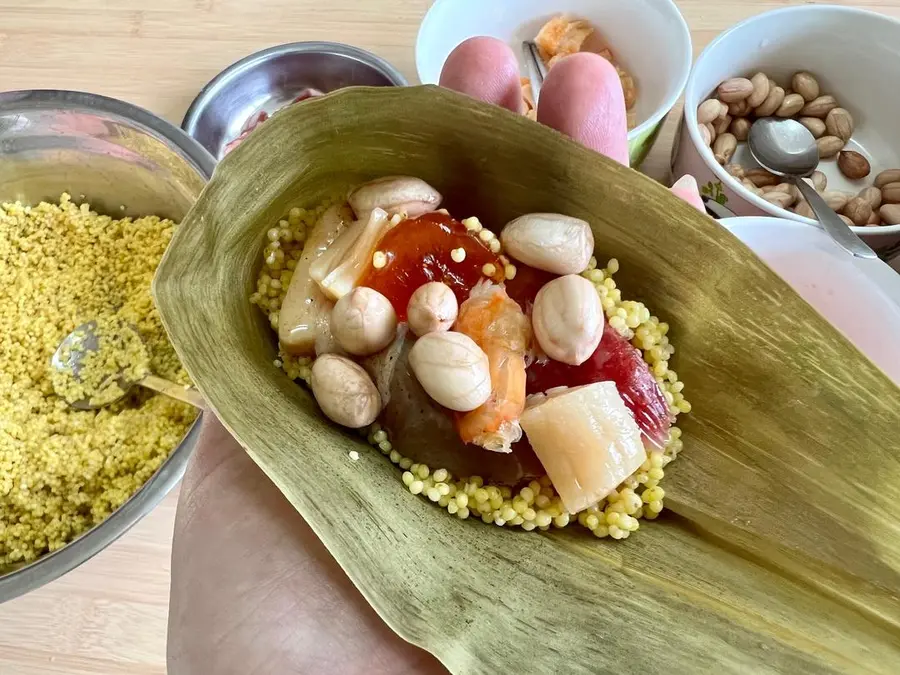 Rhubarb rice and salted pork dumplings step 0