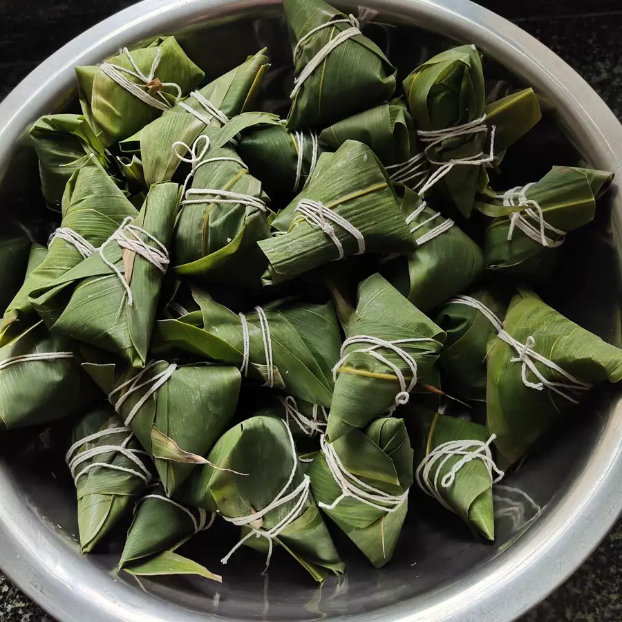 Detailed version of the triangle dumplings Soft glutinous ãŠ™ï¸ red bean dumplings step 0