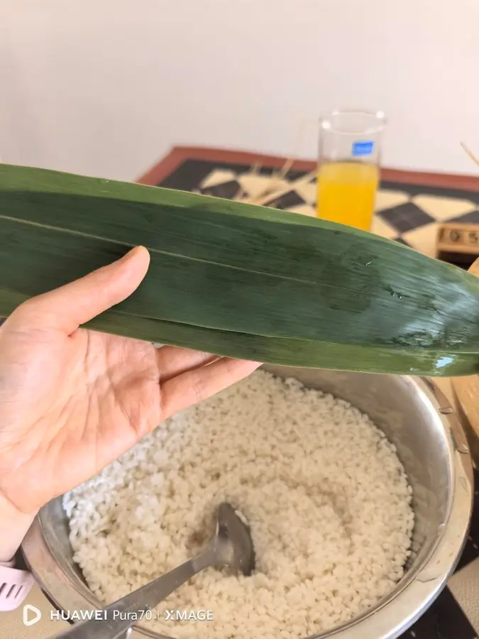 Traditional glutinous rice and red date dumplings in the north step 0