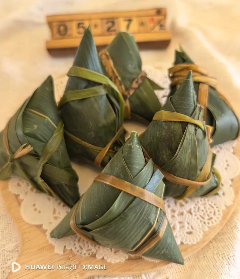 Traditional glutinous rice and red date dumplings in the north