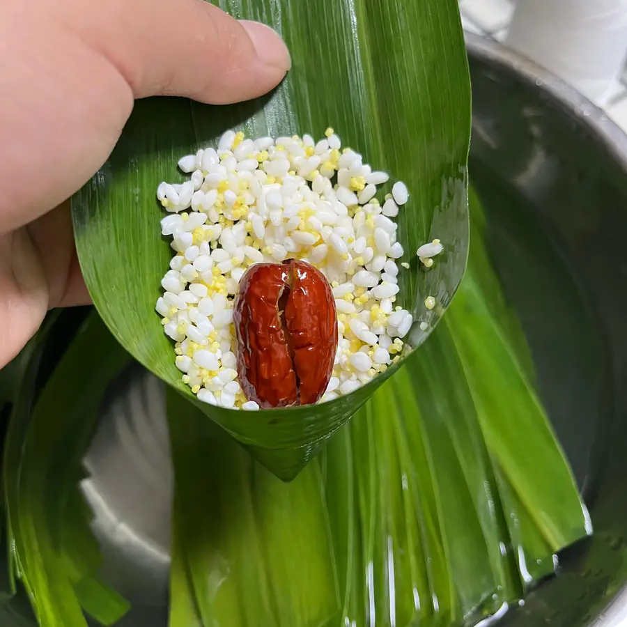 Zongzi/four-corner mini zongzi step 0