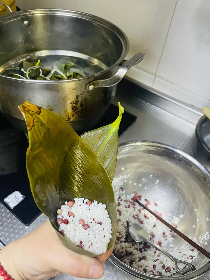 Glutinous beans and red bean dumplings dipped in white sugar! step 0