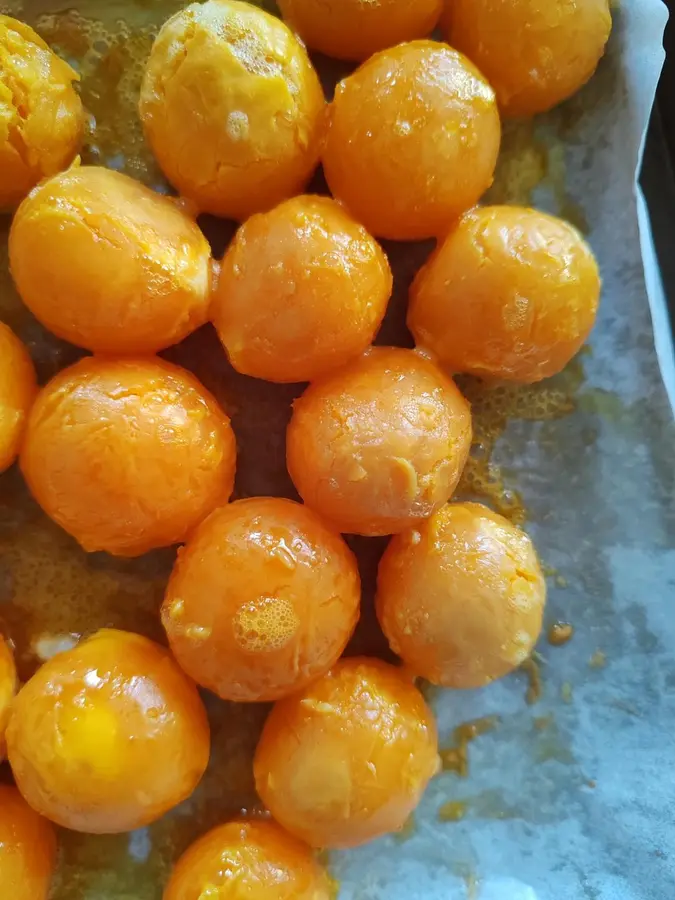 Egg yolk crisp of rice dumplings step 0