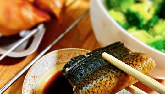 Chilled eel slices (wasabi soy sauce)