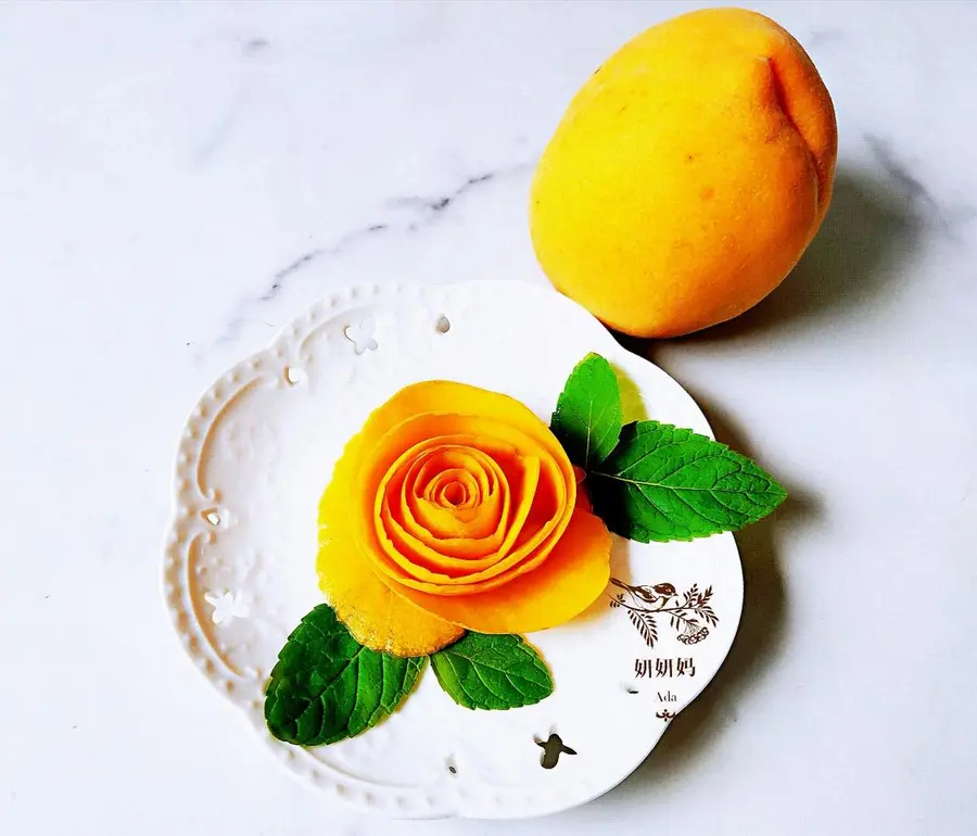  Simple and beautiful fruit peel flowers  step 0