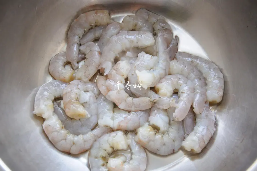 Soft-fried shrimp Simple and delicious recipe for soft and tender shrimp step 0