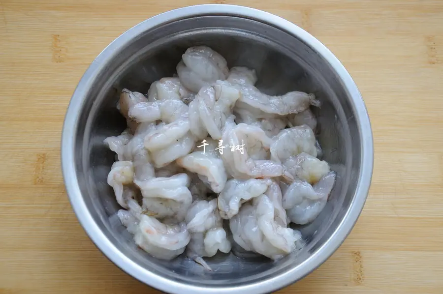 Soft-fried shrimp Simple and delicious recipe for soft and tender shrimp step 0