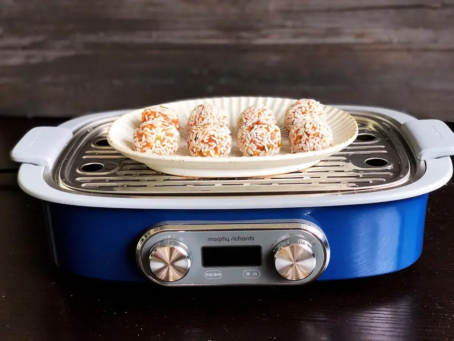 Glutinous rice and pearl balls, a must-have dish for Chinese New Year's Eve dinner, fast steamed dishes step 0