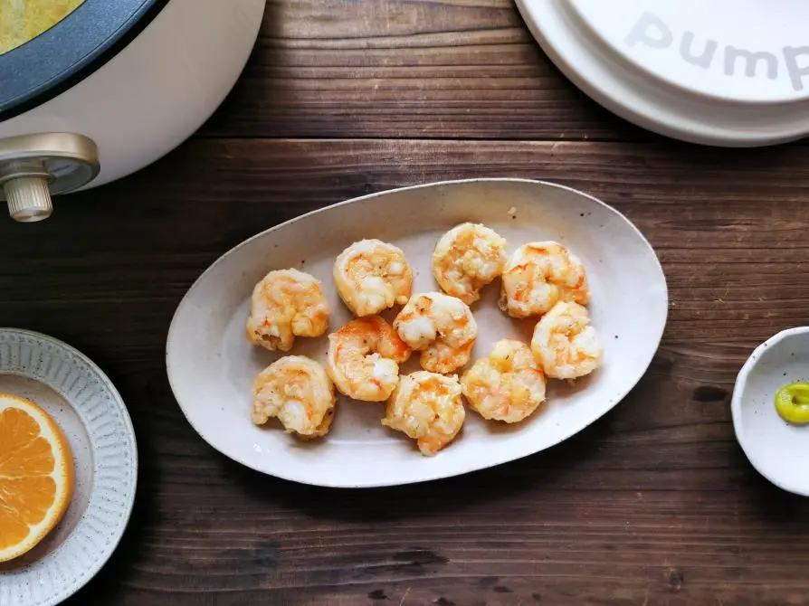  The must-order dish  in the hot restaurant is mustard shrimp balls , which are delicious to fly  step 0