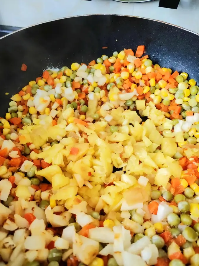 The high-value atmosphere is full: pineapple rice with birds singing and flowers step 0