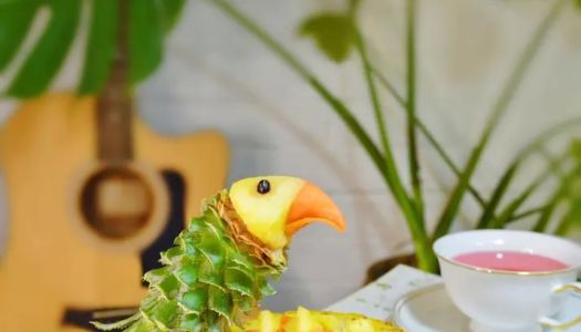 The high-value atmosphere is full: pineapple rice with birds singing and flowers