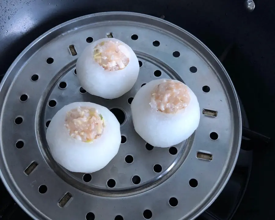 Pearl white jade (radish shrimp balls) step 0