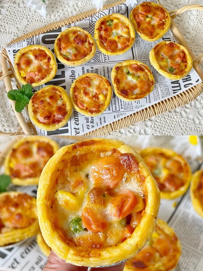 A creative way to eat a mini pizza  tart crust in one bite! !️