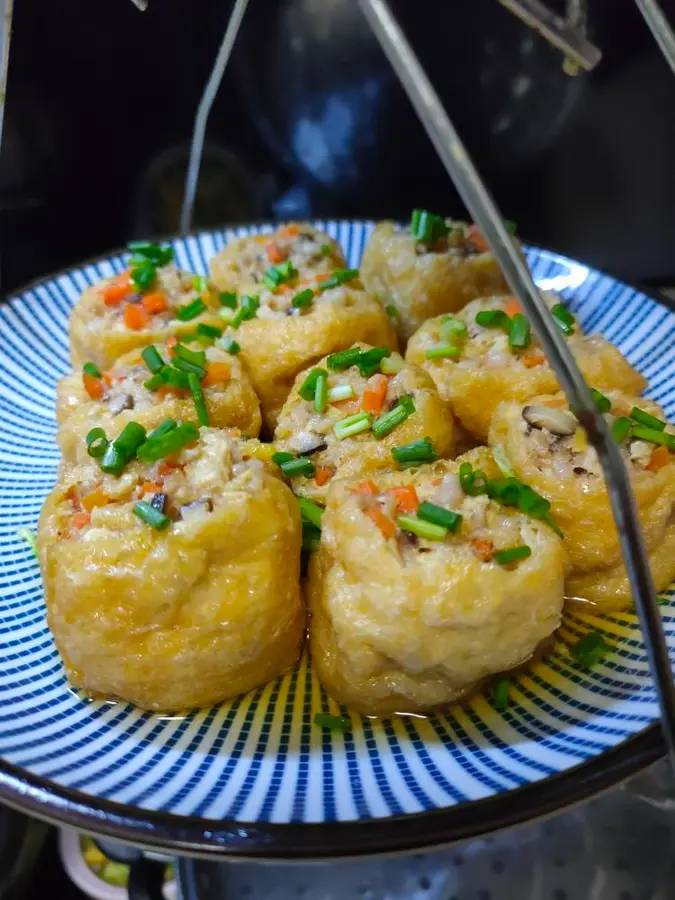 As soon as it is served on the table, it is stuffed with fried tofu with seasonal vegetables and meat foam step 0