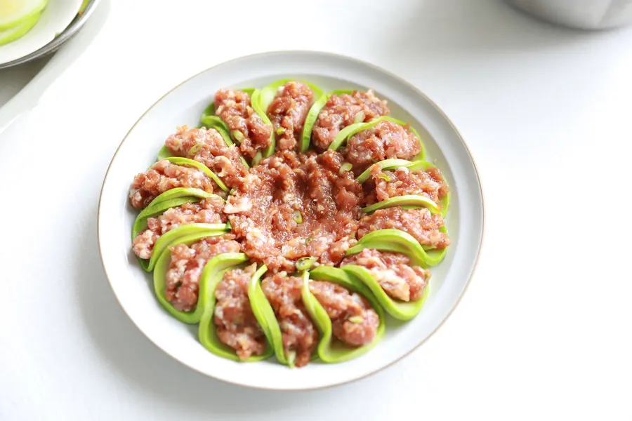 Zucchini stuffed meat step 0