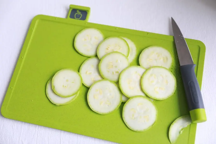 Zucchini stuffed meat step 0