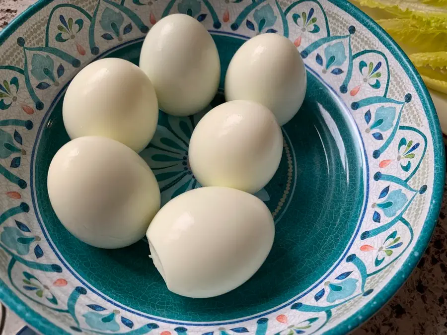 Majestic little - eggs on the plate step 0