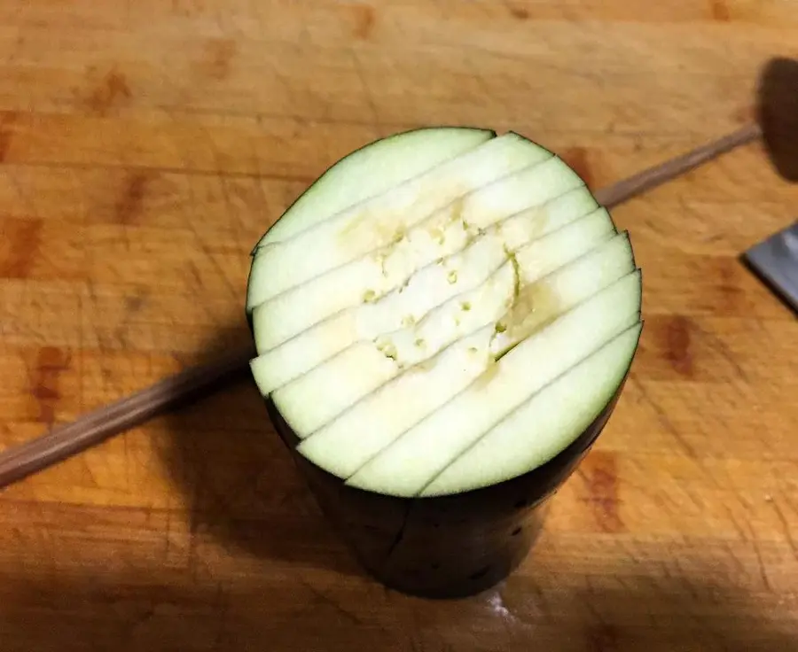 Lao Ding's private dish - chrysanthemum eggplant (creative dish) step 0