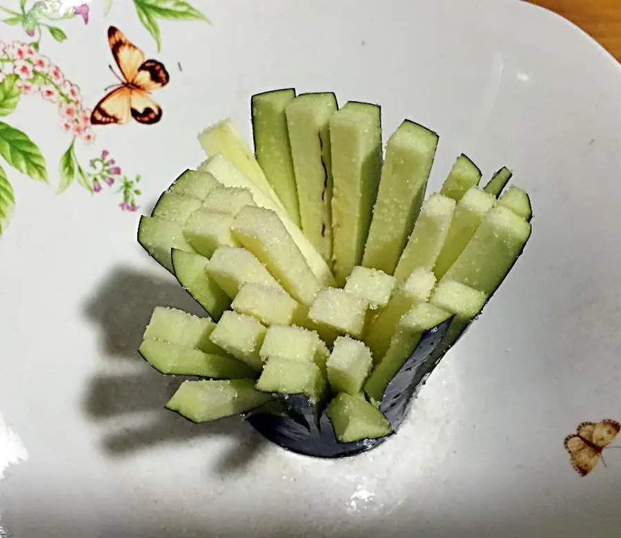 Lao Ding's private dish - chrysanthemum eggplant (creative dish) step 0