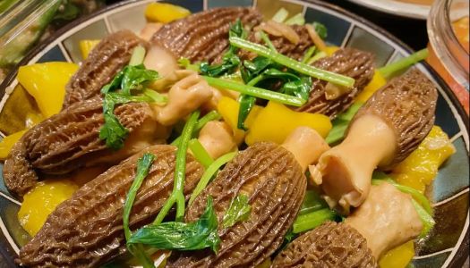 【Creative dish】 Stuffed morel mushrooms with shrimp slippery