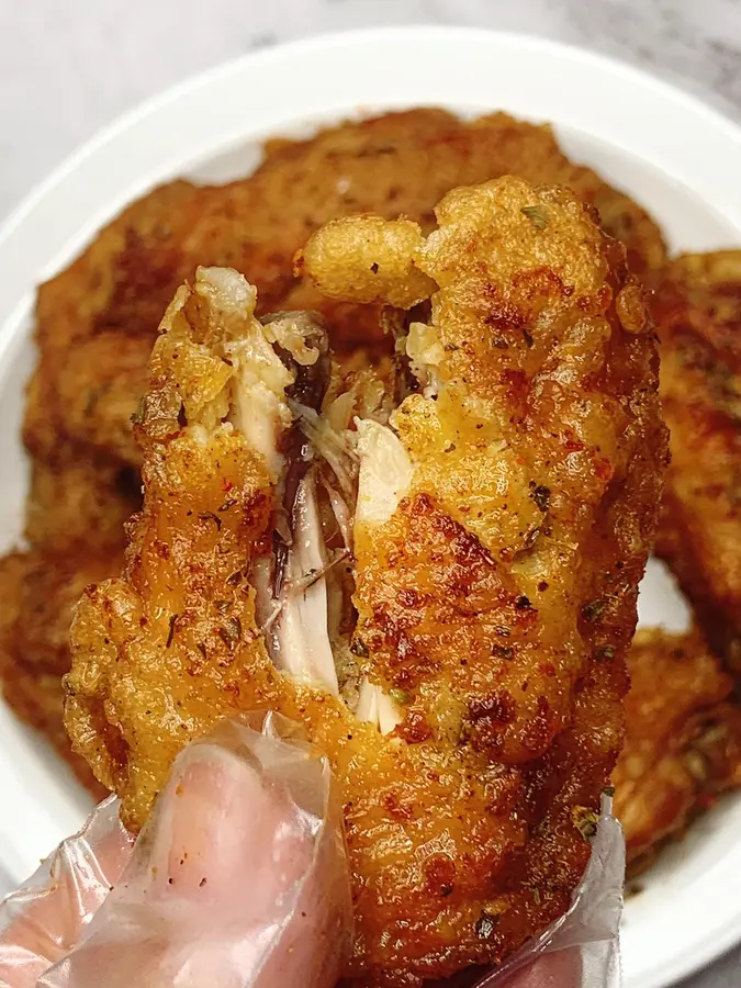 Juju Ju delicious salt-and-pepper chicken wings ~ crispy and juicy step 0