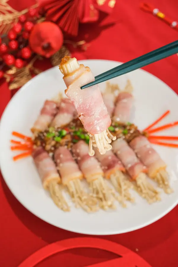 Chinese New Year's Eve Dinner Creative Dish! Firecrackers welcome the spring with good colors, and the guests on the table have a special row of noodles~ step 0