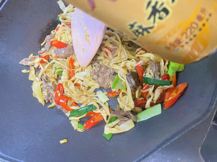  Stir-fried yellow beef with glutinous rice shoots! !ï¸ Delicious and fast-handed  step 0