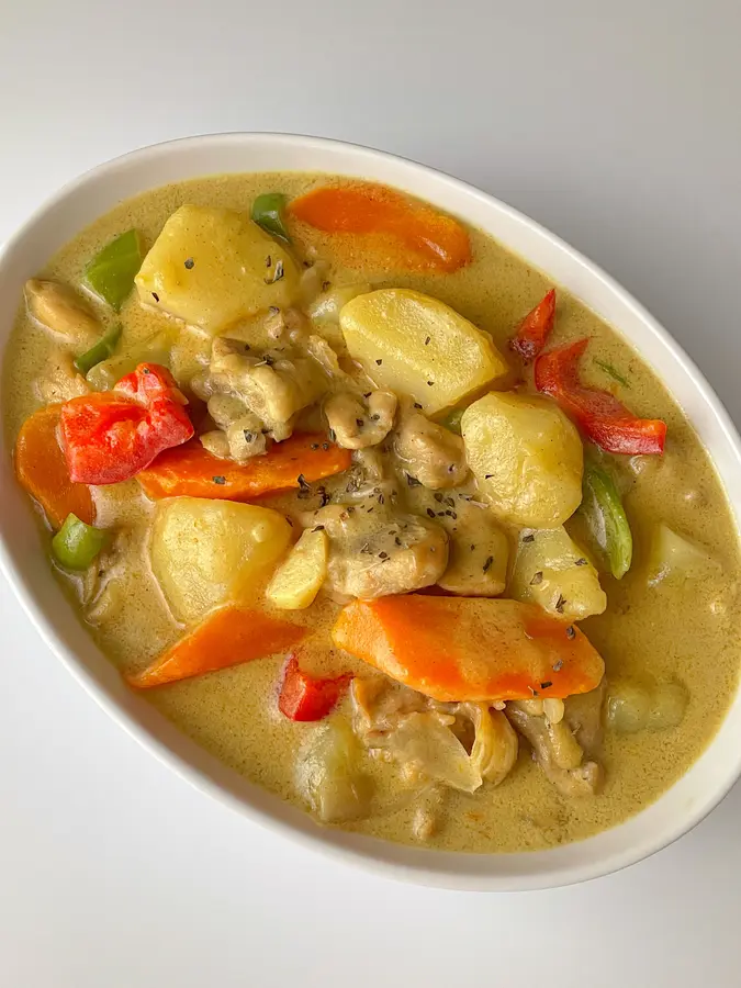 Rich  coconut flavor and simple recipe | Thai coconut milk chicken curry step 0