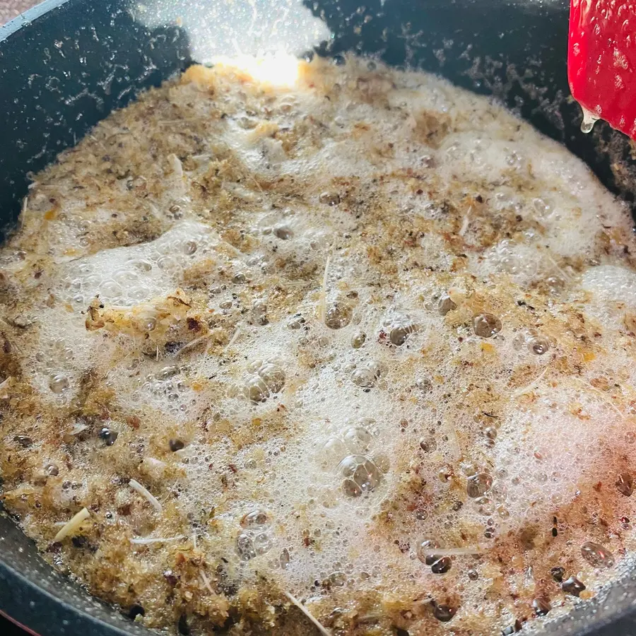 Milky white crucian carp soup! And crispy fish residue that you can eat with thorns! step 0