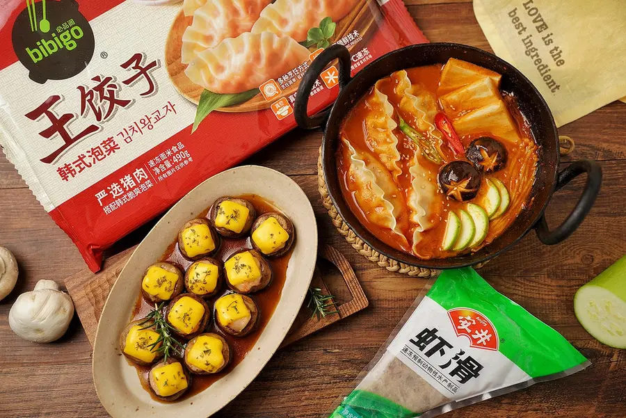 Winter kimchi dumpling pot + cheese mushroom stuffed shrimp slippery