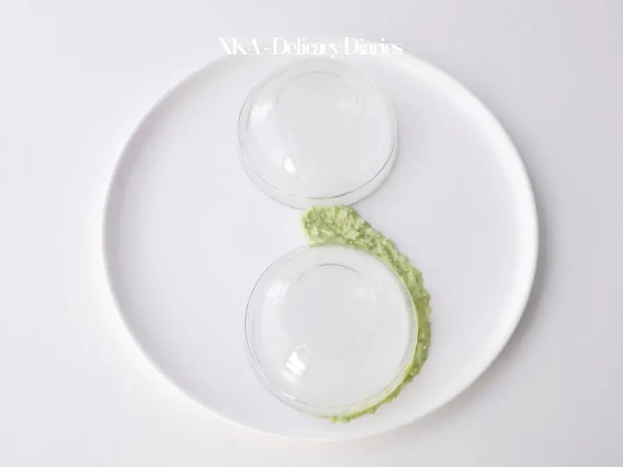 Creative dish dessert plating [osmanthus yam mousse with avocado puree] step 0