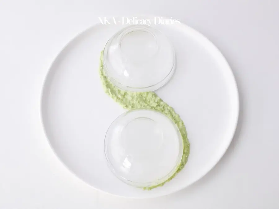 Creative dish dessert plating [osmanthus yam mousse with avocado puree] step 0