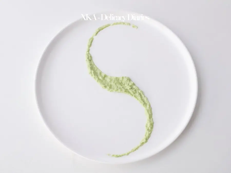 Creative dish dessert plating [osmanthus yam mousse with avocado puree] step 0