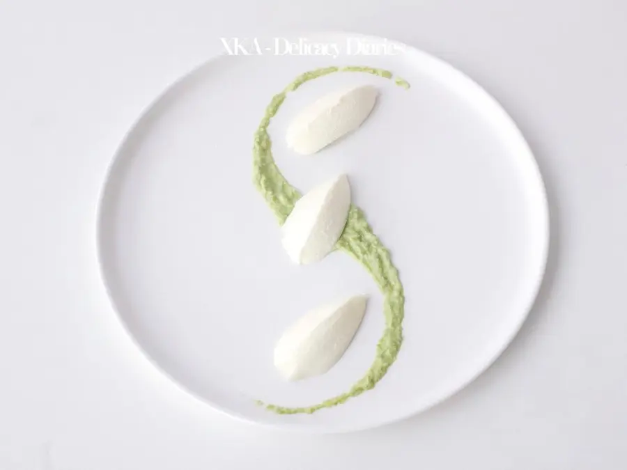 Creative dish dessert plating [osmanthus yam mousse with avocado puree] step 0