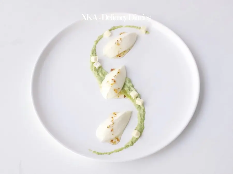 Creative dish dessert plating [osmanthus yam mousse with avocado puree] step 0