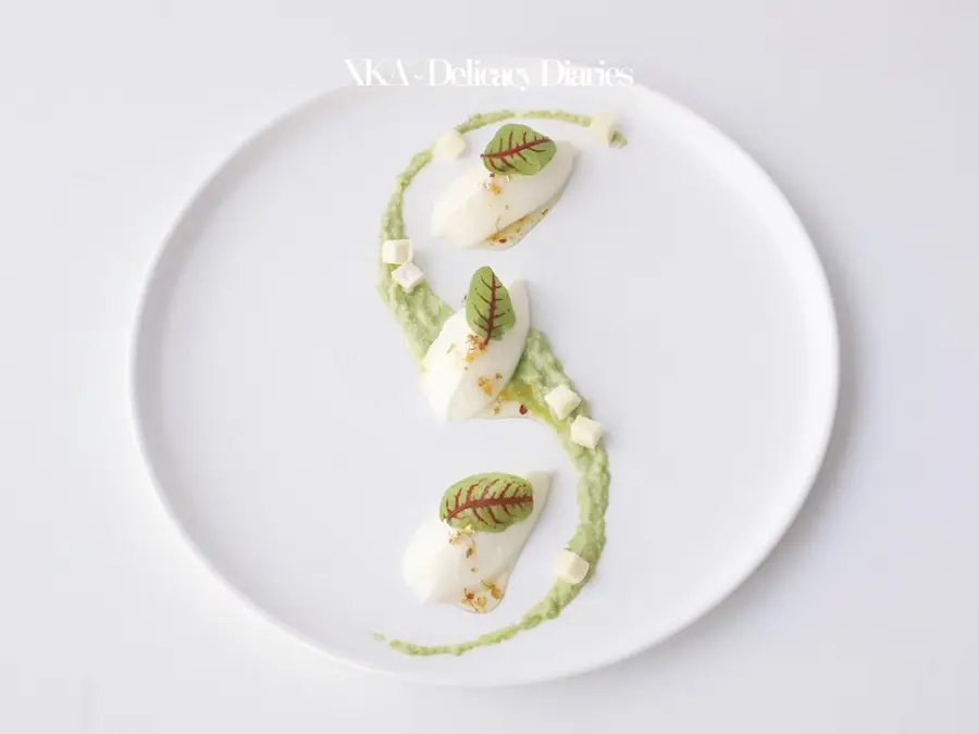 Creative dish dessert plating [osmanthus yam mousse with avocado puree] step 0